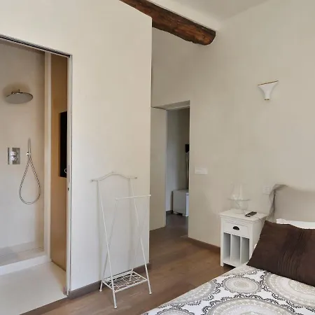 Ur Nest Santo Stefano B * بولونيا