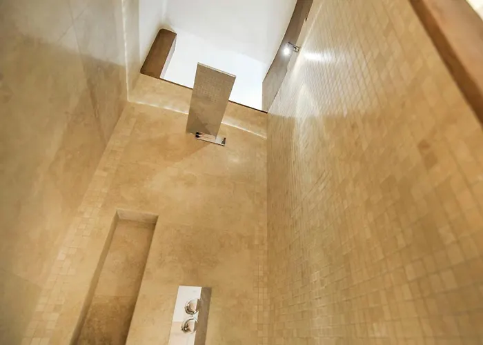 Ur Nest Santo Stefano B بولونيا